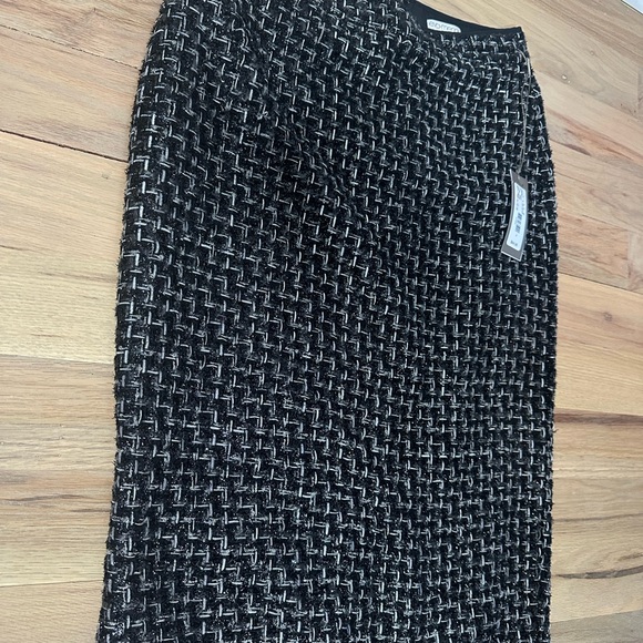 New York and Company Elegant Black and White Tweed Skirt - Picture 3 of 3